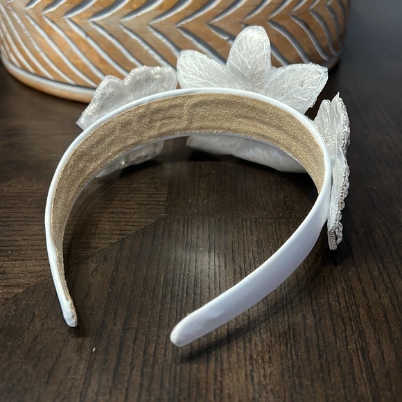 Elegant flower headband tiara - Picture 3 of 6